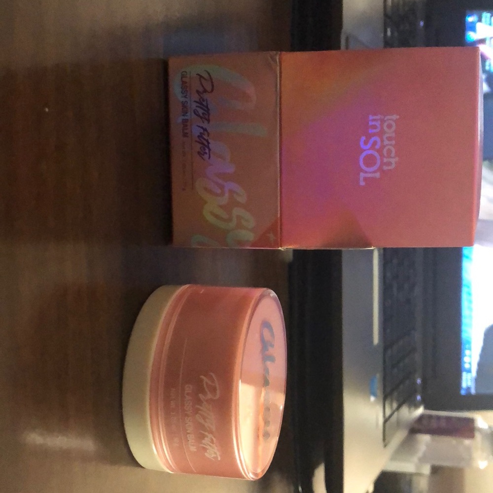 Touch in Sol Glossy Skin Balm